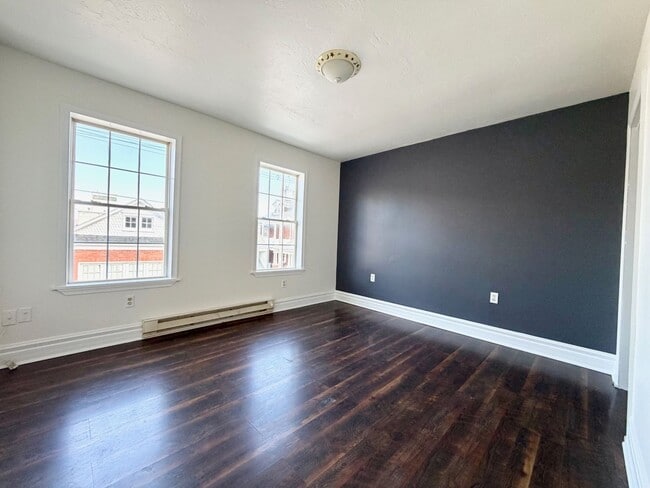 Building Photo - Cozy + Convenient Hanover 3BR w/ Backyard & Fireplace