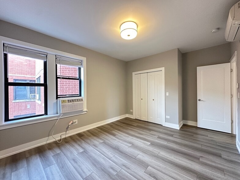 Building Photo - 3913 N Janssen Ave