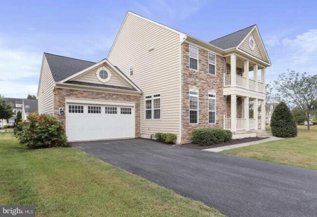 Building Photo - 320 Hopkins Dr