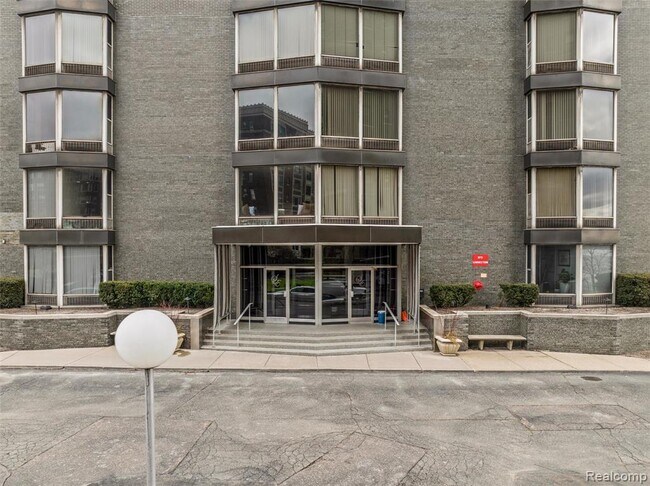 Building Photo - 8200 E Jefferson Ave
