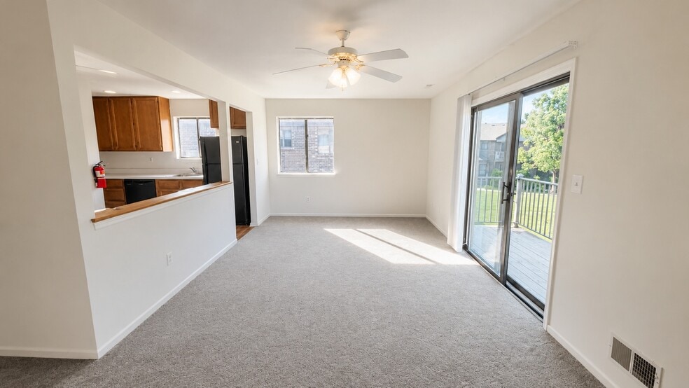 LIVING ROOM - 4116 Birchwood Ct