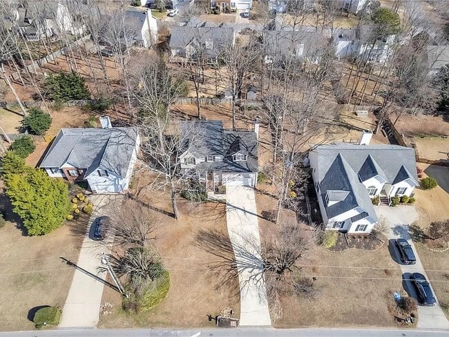 Building Photo - 417 Roberts Rd