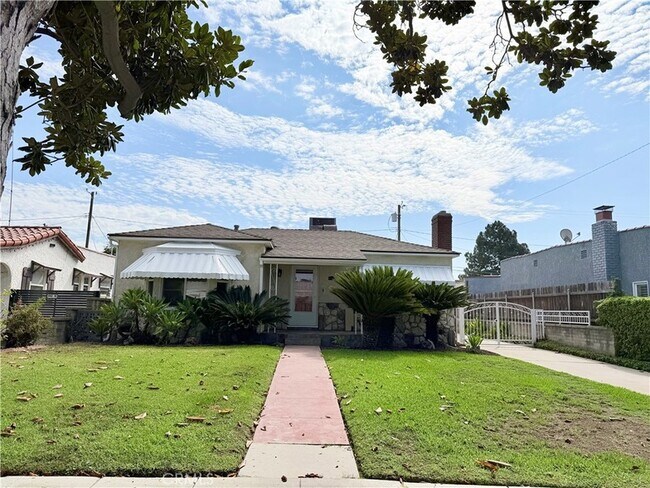 Building Photo - 828 N Pass Ave