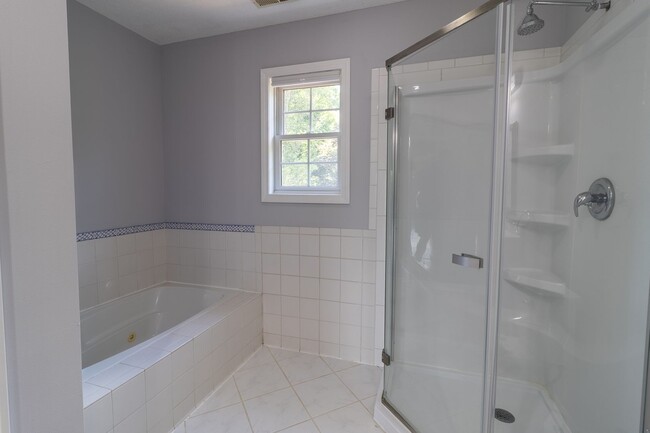 Building Photo - Charming Country Colonial on Cul-de-Sac, 4...