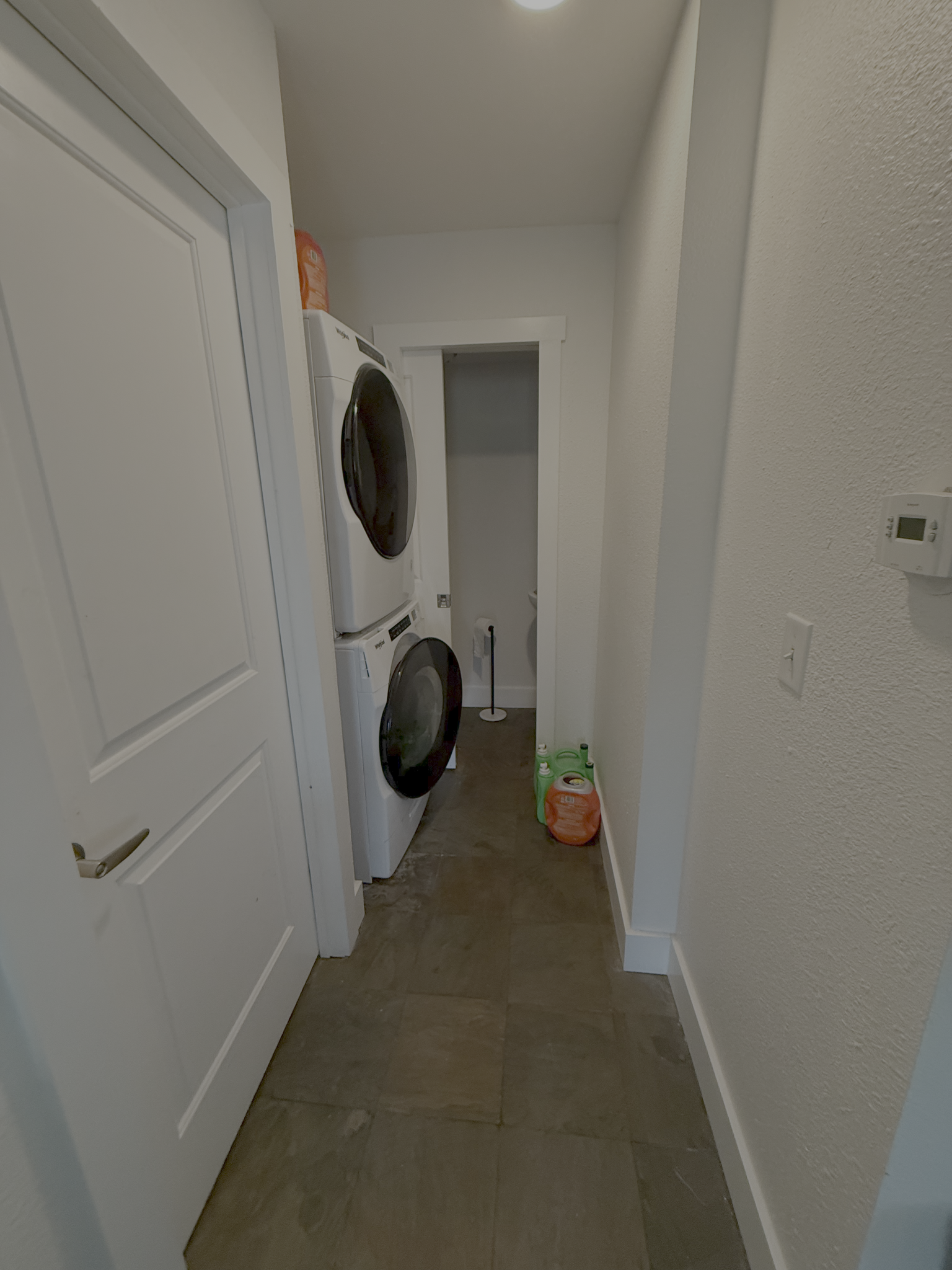 washer+half bath - 4626 MacArthur Ln