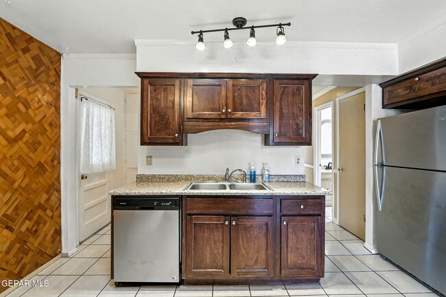 Building Photo - 5709 Hemmingway Dr