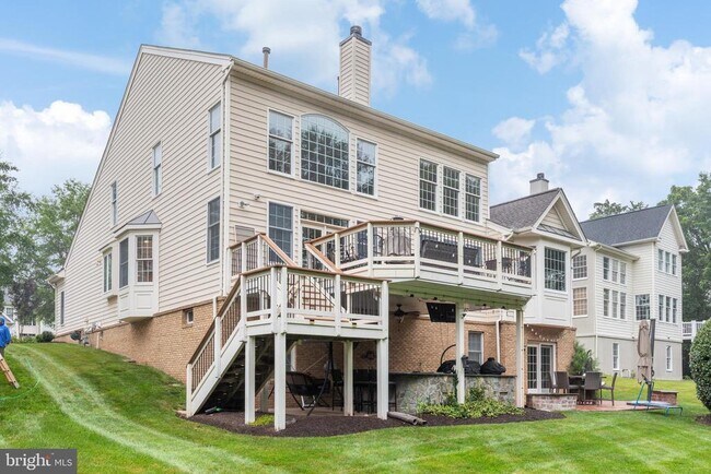 Building Photo - 15292 Golf View Dr