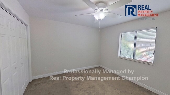 Building Photo - Beautiful Upper Level Condo with Convenien...
