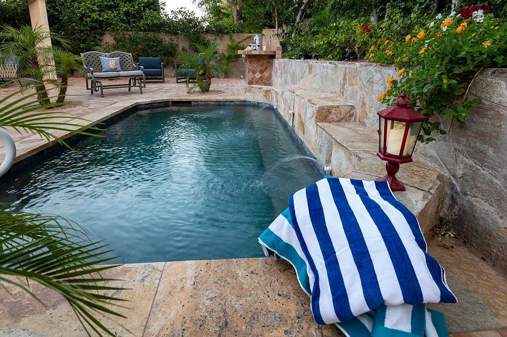 Building Photo - 60755 Living Stone Dr