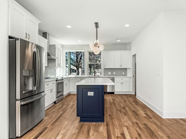 Building Photo - Custom 3 story home in the heart of Belmont/Optimist Park!