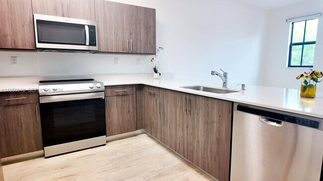 Building Photo - 15540 SW 136th St