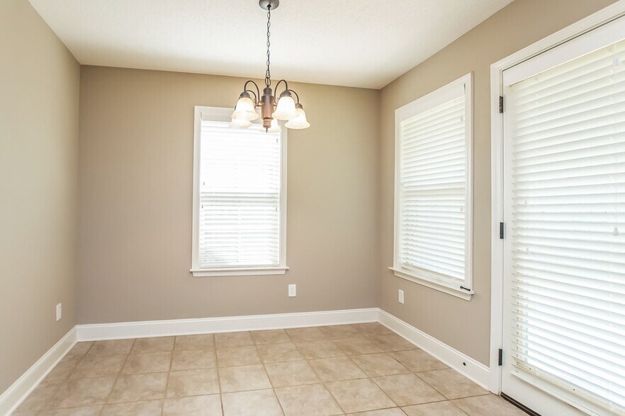 Building Photo - 1367 Arbor Lake Dr S