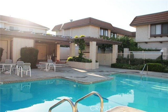 Building Photo - 848 W Huntington Dr