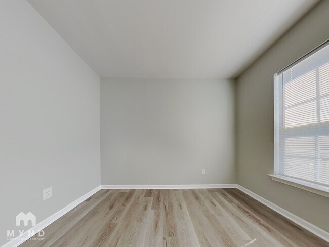 Building Photo - 1910 Sunset Village Dr