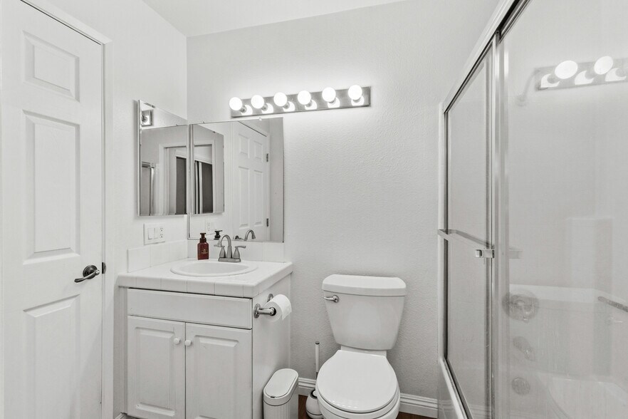 Building Photo - 20331 Bluffside Cir