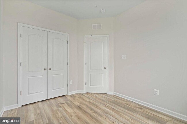 Building Photo - 5907 Garden Walk Dr