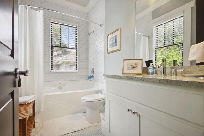 Building Photo - 519 N Highland Ave NE