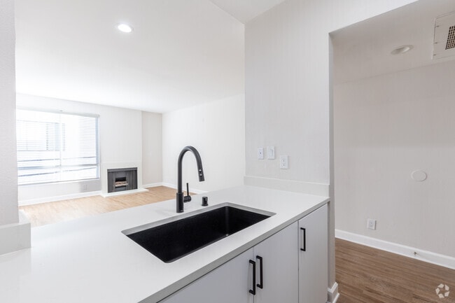 Kitchen - The Tower at Hollywood Hills