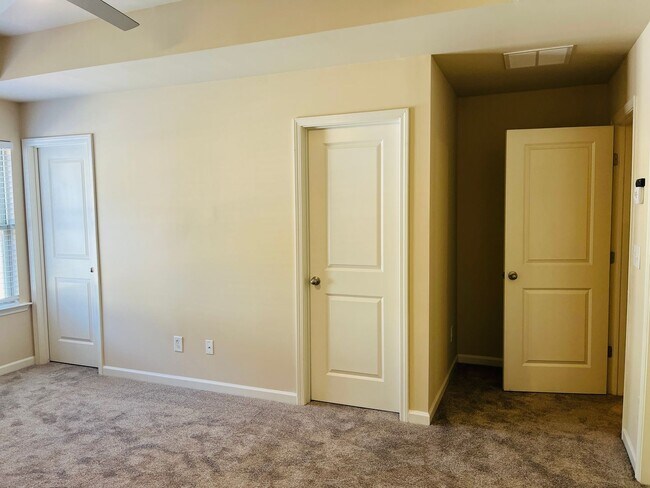 Building Photo - Wow! Check out this charming 3-bedroom, 2....