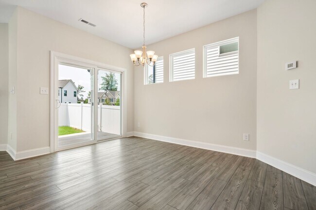 Building Photo - Available now! Spacious & beautiful 3 bedroom townhome!