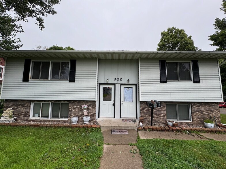 Building Photo - 902 W Lincoln Ave #2