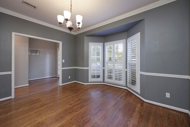 Building Photo - 1135 Clifton Ln
