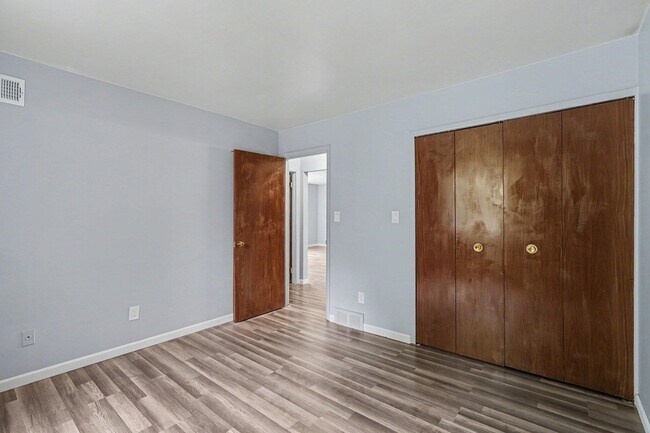 Building Photo - 25325 Shiawassee Cir