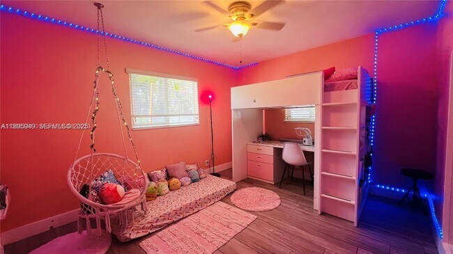 Building Photo - 911 N 14th Ave