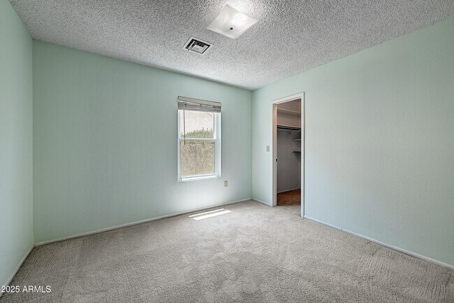Building Photo - 4934 E Grandview St