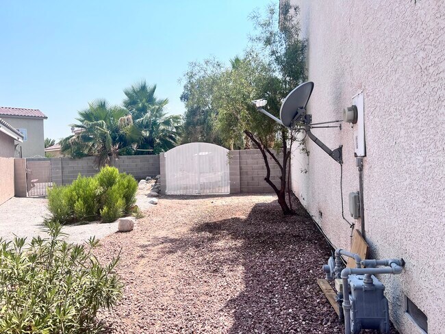 Building Photo - 4451 Sparkle Crest Ave