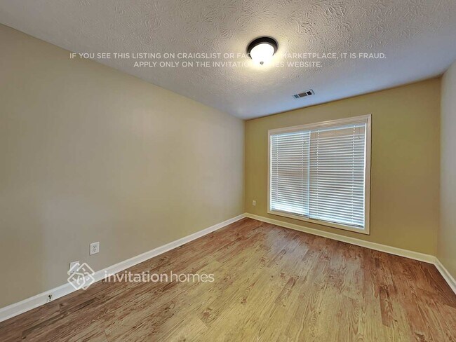 Building Photo - 2825 Maple Vista Ln SW