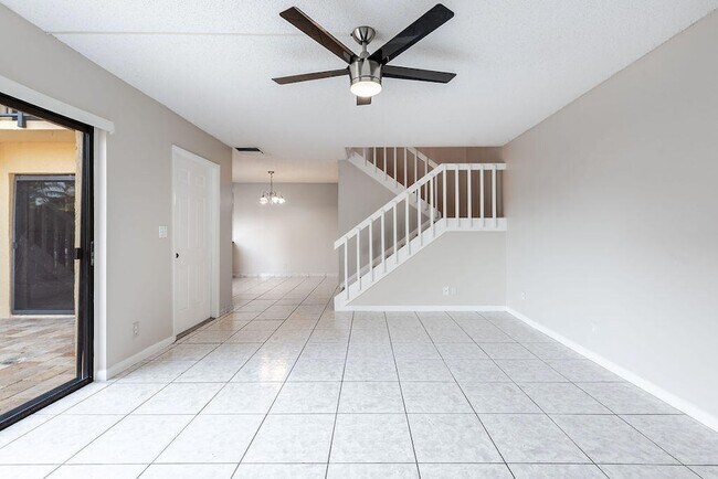 Building Photo - 941 Springdale Cir