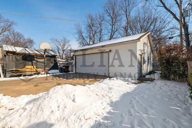 Building Photo - 410 S Estelle St