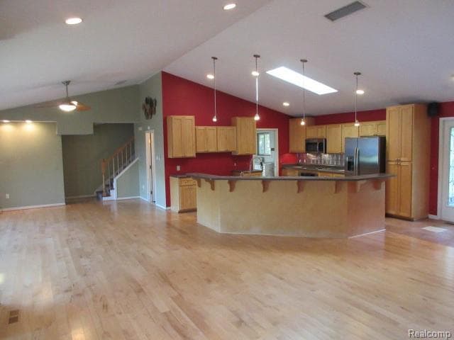 Building Photo - 4870 Lakeview Blvd