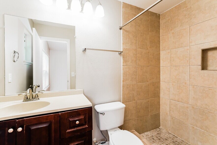 Building Photo - 1227 Heather Lake Dr
