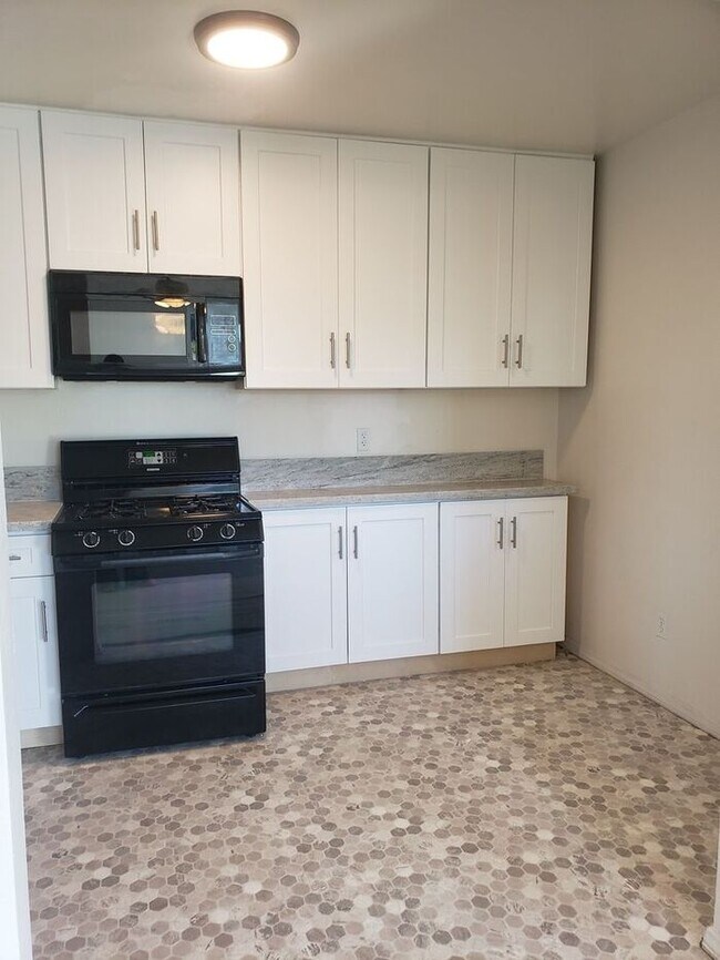 Building Photo - Normal Heights 1bdr!