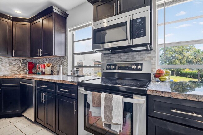 Building Photo - 48 Burgundy Ave