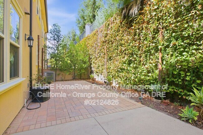 Building Photo - 208 El Paseo