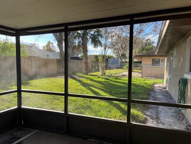 Building Photo - 325 Redwing Way