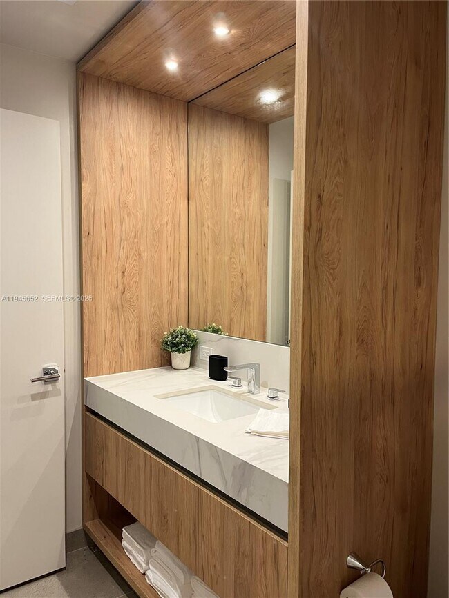 Building Photo - 11 NE 6th St