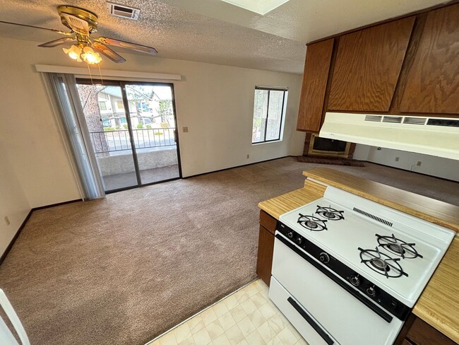 Building Photo - Cozy 2Bed/2Bath- 2 Story Condo w/ Beautifu...