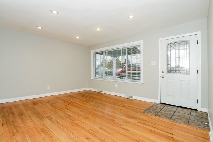 Building Photo - 803 Serben Dr