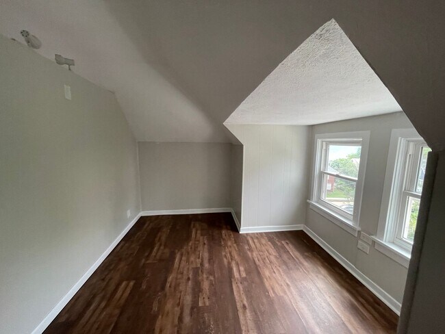 Building Photo - 147 Meade Ave