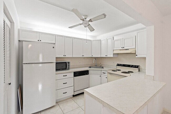 Building Photo - 441 Pine Glen Ln