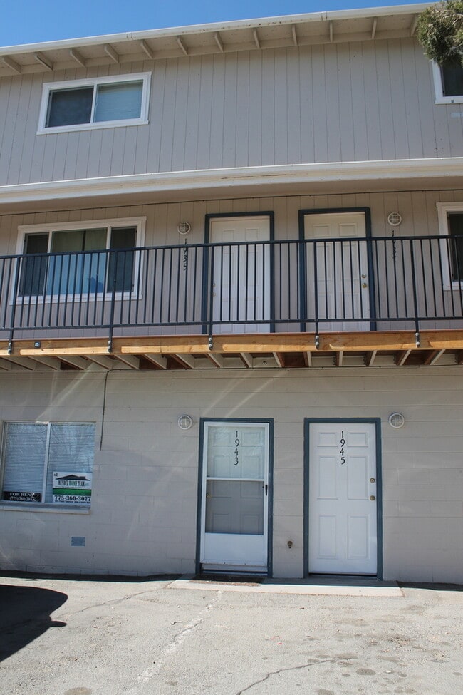 Building Photo - 1 bedroom with a washer and dryer!