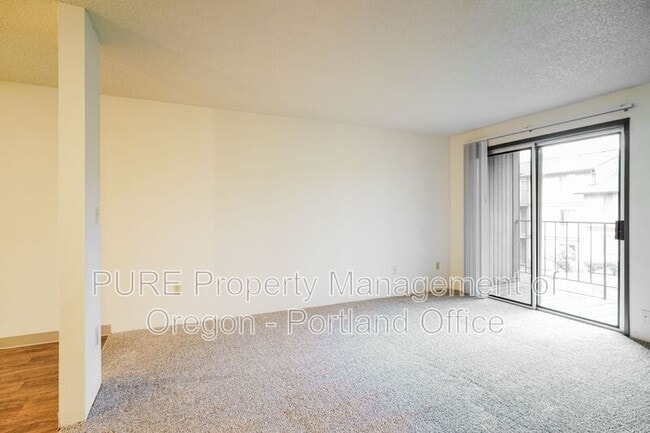 Building Photo - 14128 NE Sandy Blvd