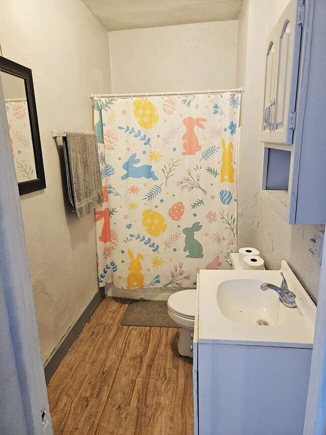 Building Photo - 602 Henry St