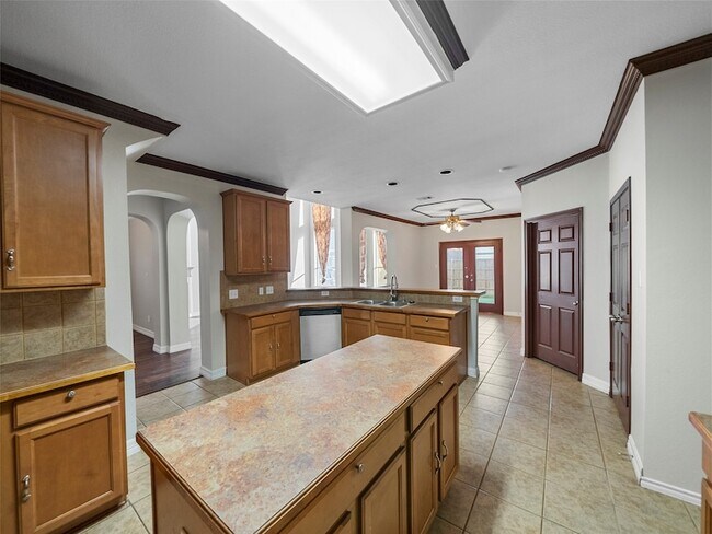 Building Photo - 9943 Red Cedar Dr