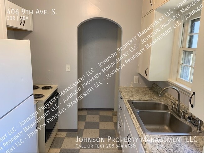 Building Photo - 406 9th Ave S