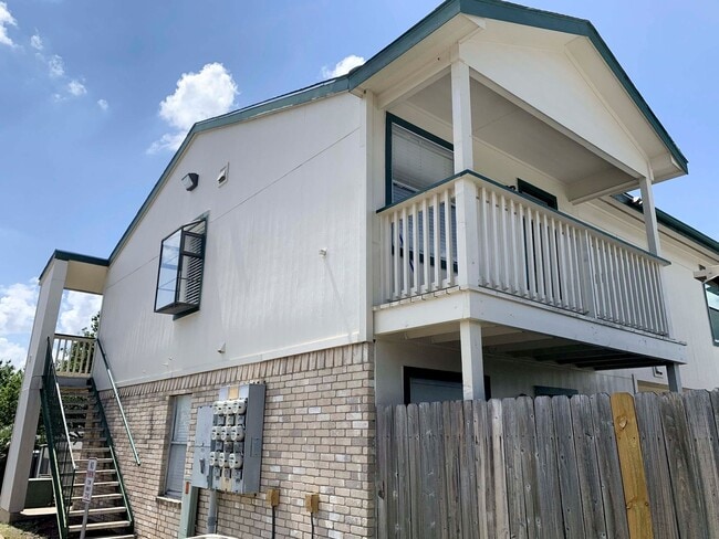 Building Photo - Ready for Move In  Nice & Clean 1 Bedroom ...